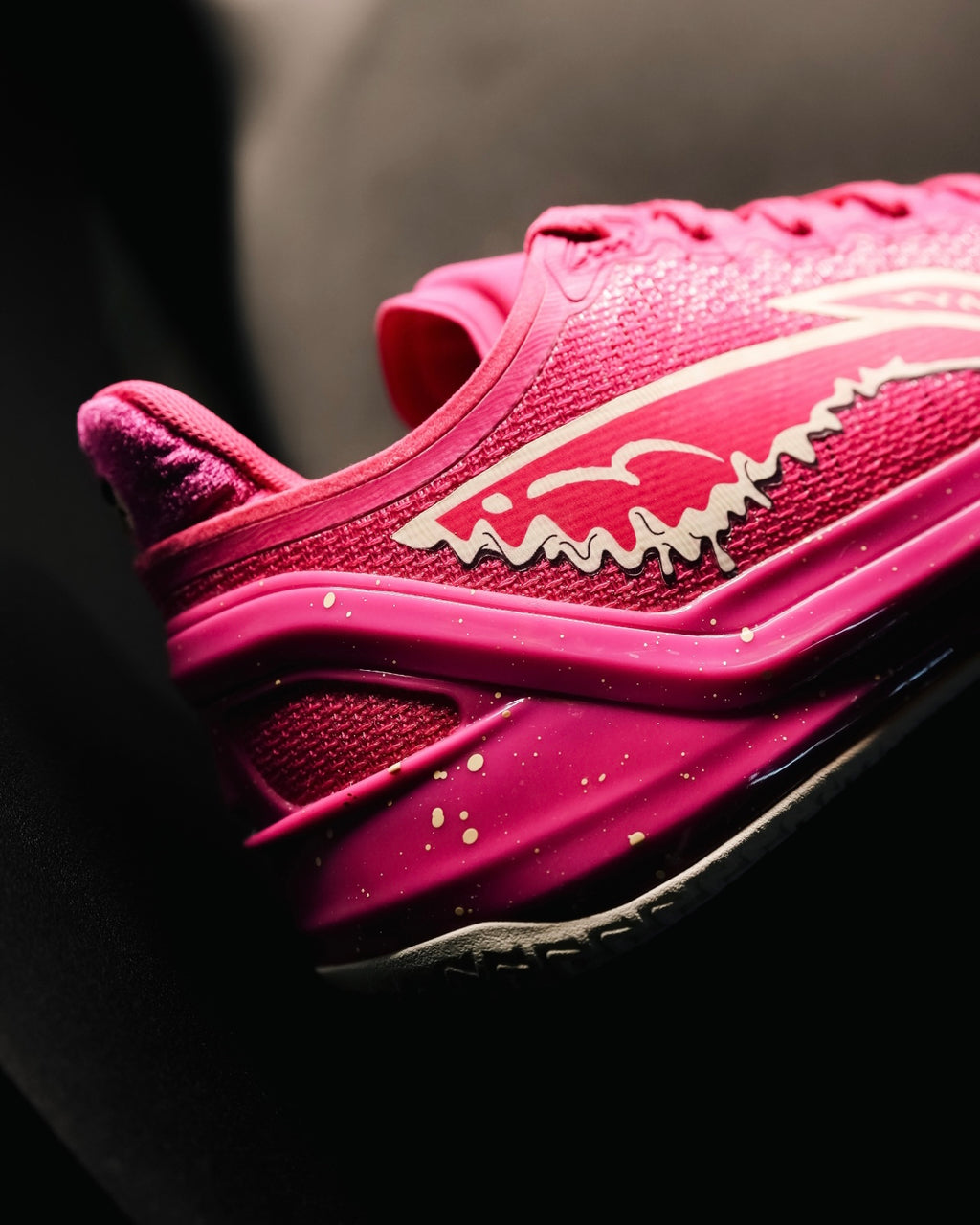 Li-Ning Liren 4 V2 x Disney "Lotso" 李宁 利刃4 V2 迪士尼联名 篮球鞋 草莓熊
