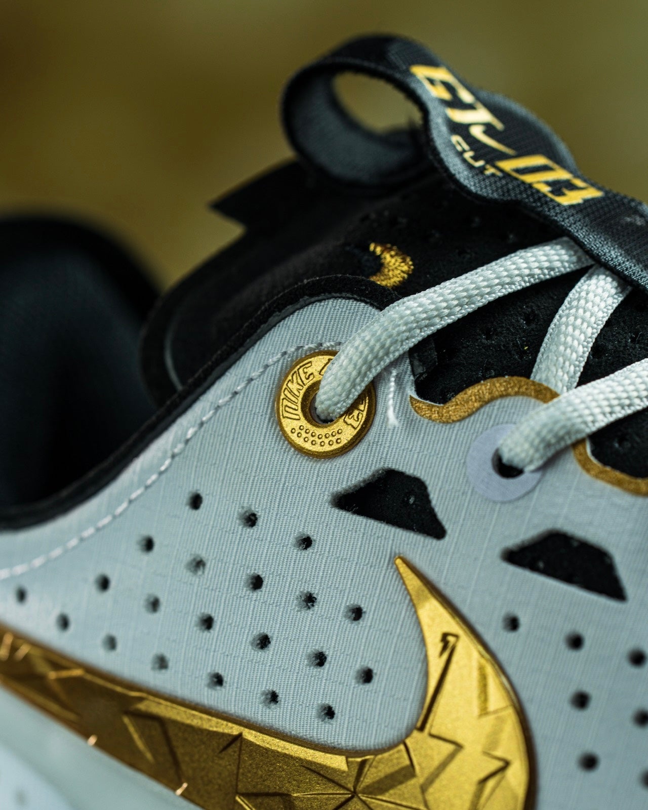 Nike Air Zoom G.T. Cut 3 "CHBL" 篮球鞋 耐高 白金色/黑色