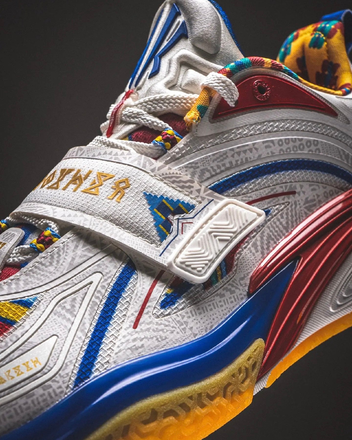 Anta x Kyrie Irving KAI 1 "Mother's Day" 安踏 欧文一代 篮球鞋 母亲节