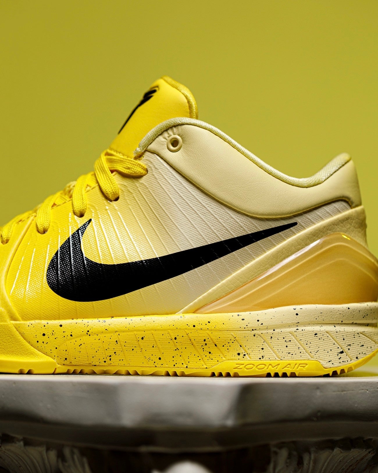Nike Zoom Kobe 4 Protro "CHBL" 篮球鞋 耐高/黄色