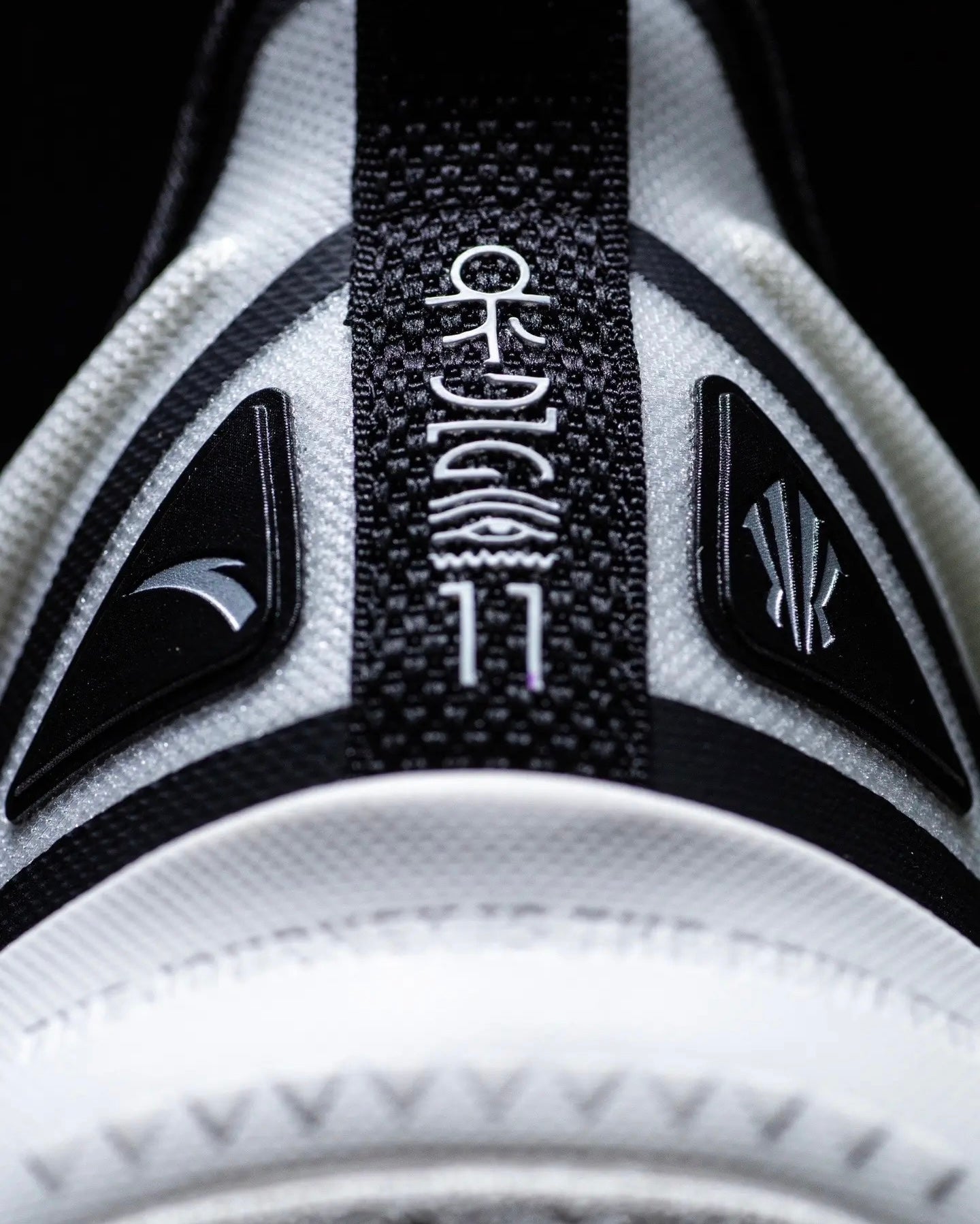 Sepatu Basket Anta x Kyrie Irving KAI 1 "Enlightened Warrior" (Tidak Serasi)