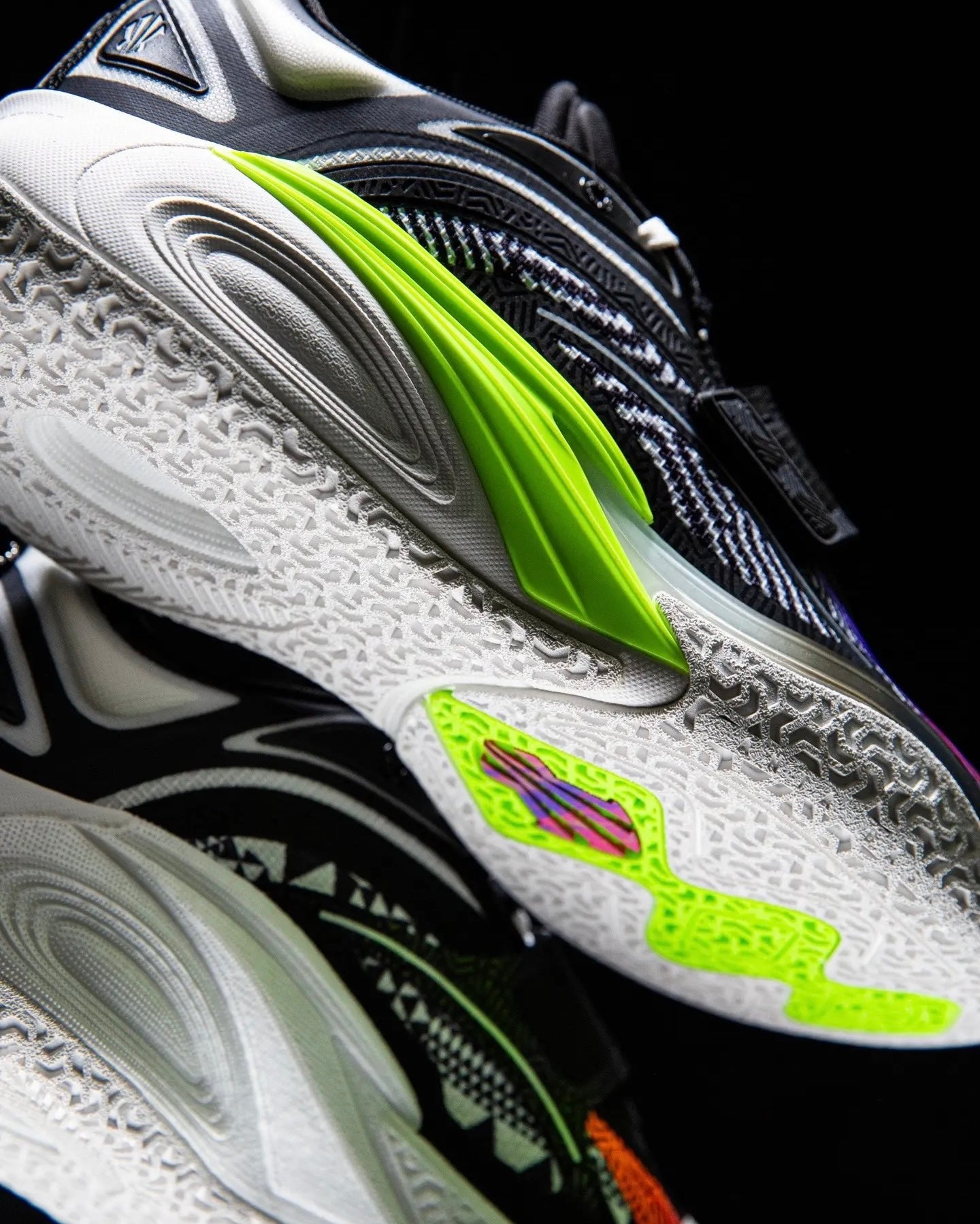 Sepatu Basket Anta x Kyrie Irving KAI 1 "Enlightened Warrior" (Tidak Serasi)
