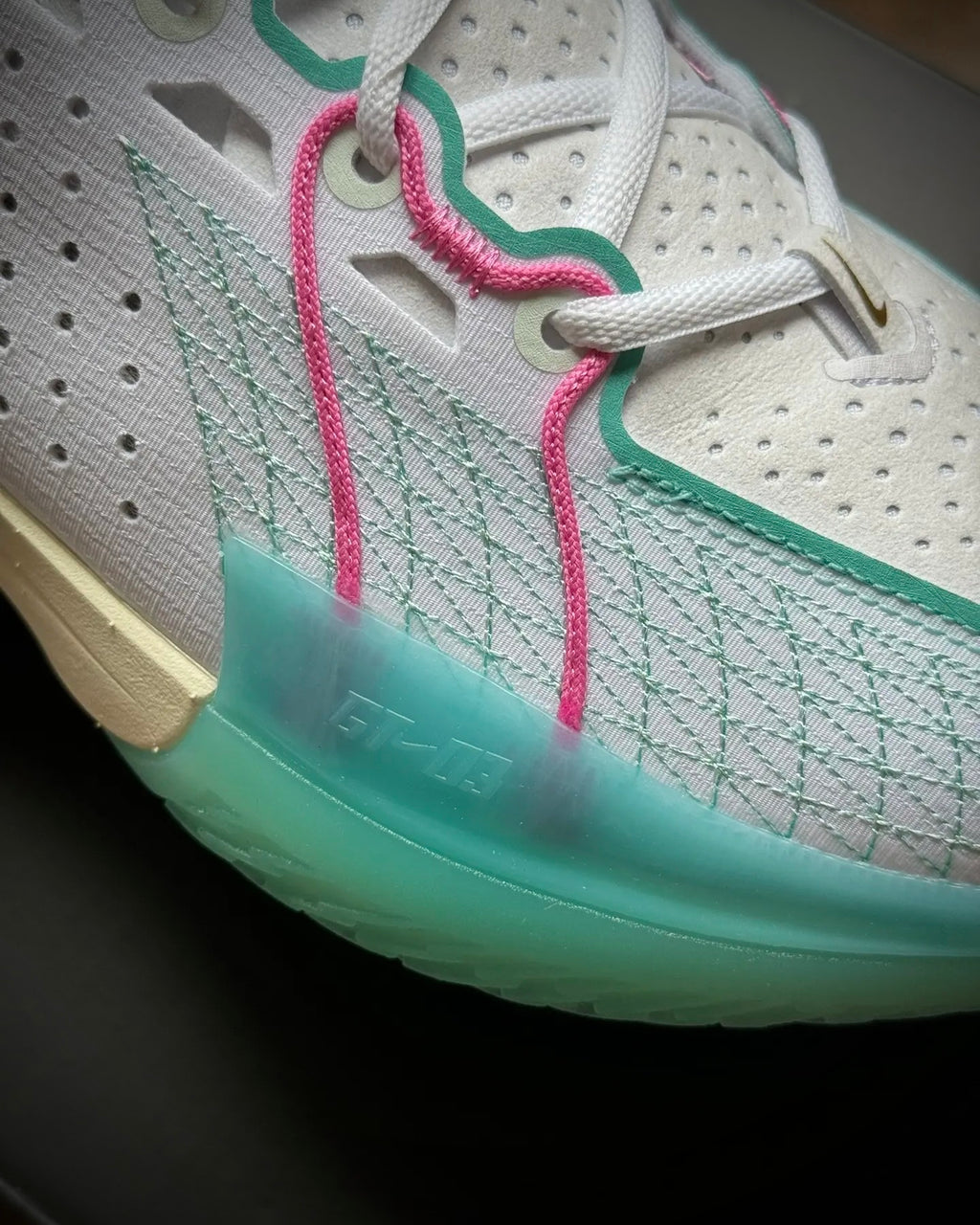 Sepatu Basket Nike Air Zoom GT Cut 3 "White Pink Teal" (Putih/Merah Muda/Hijau Teal)