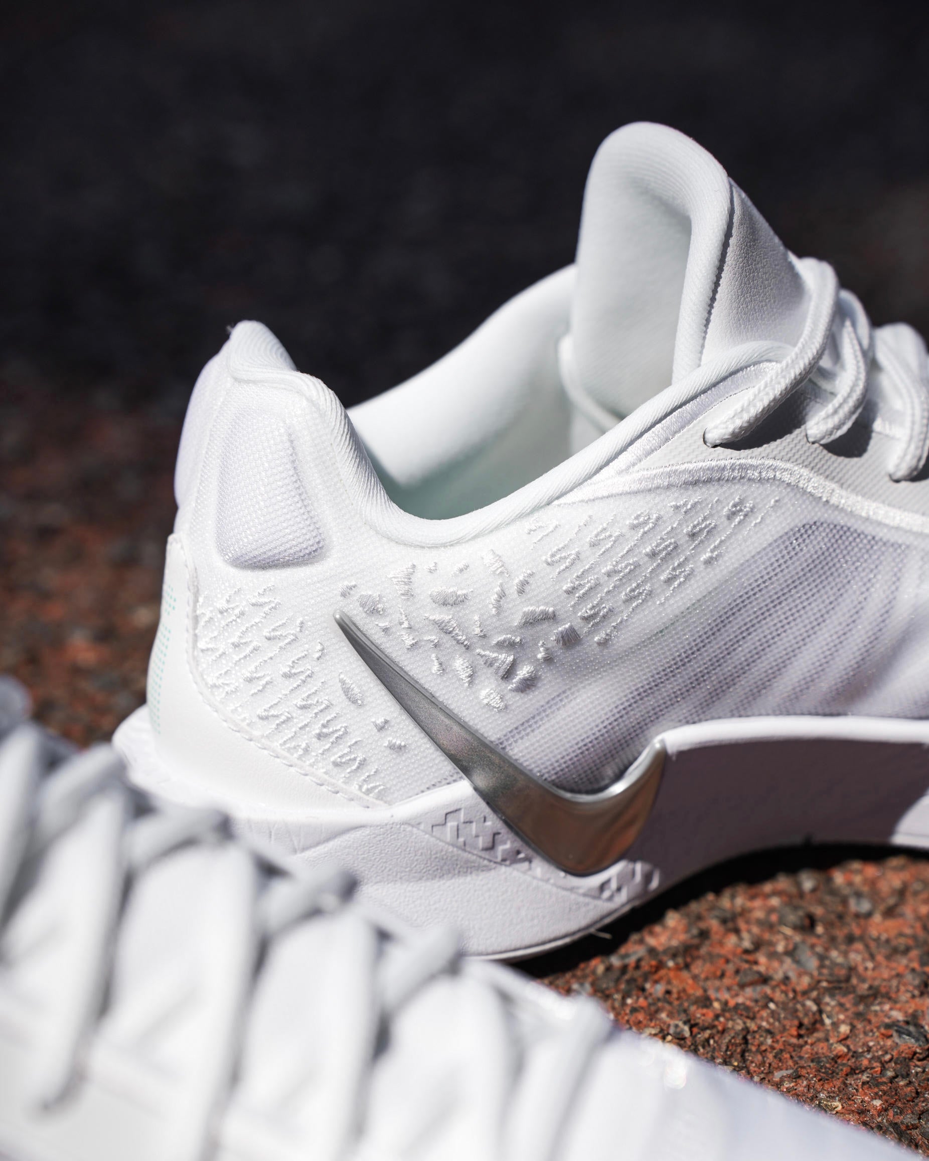 Nike Sabrina 2 "White Noise" 篮球鞋 白银色