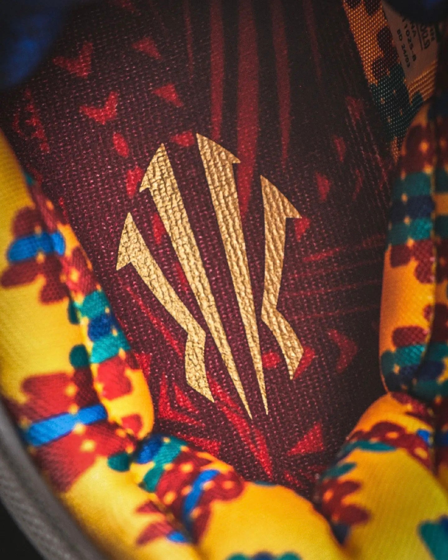 Anta x Kyrie Irving KAI 1 "Mother's Day" 安踏 欧文一代 篮球鞋 母亲节