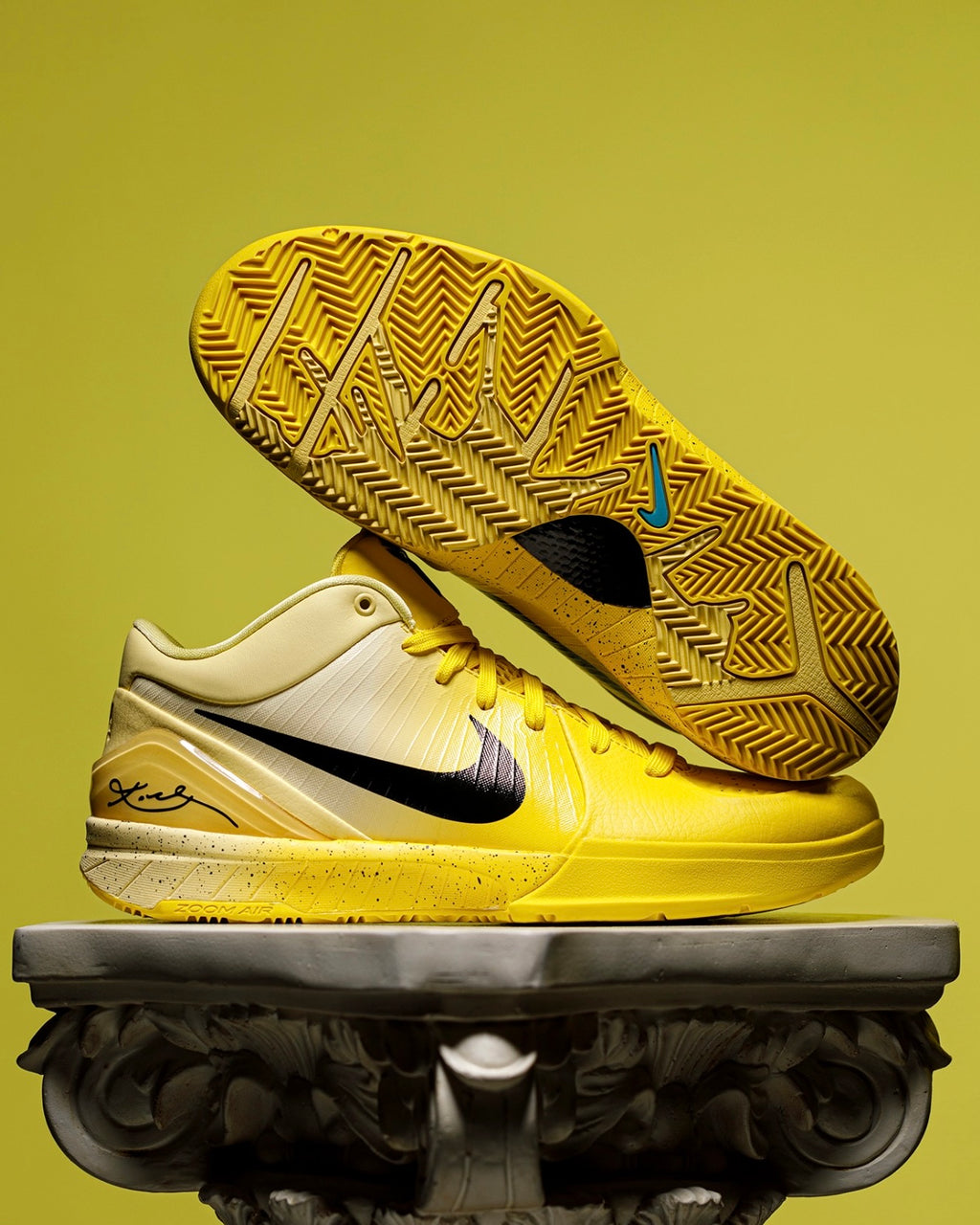 Nike Zoom Kobe 4 Protro "CHBL" 篮球鞋 耐高/黄色