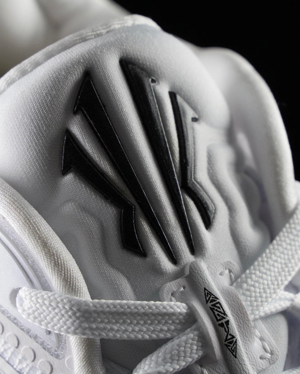 Sepatu Basket Anta x Kyrie Irving KAI 1 "Tai Ji".