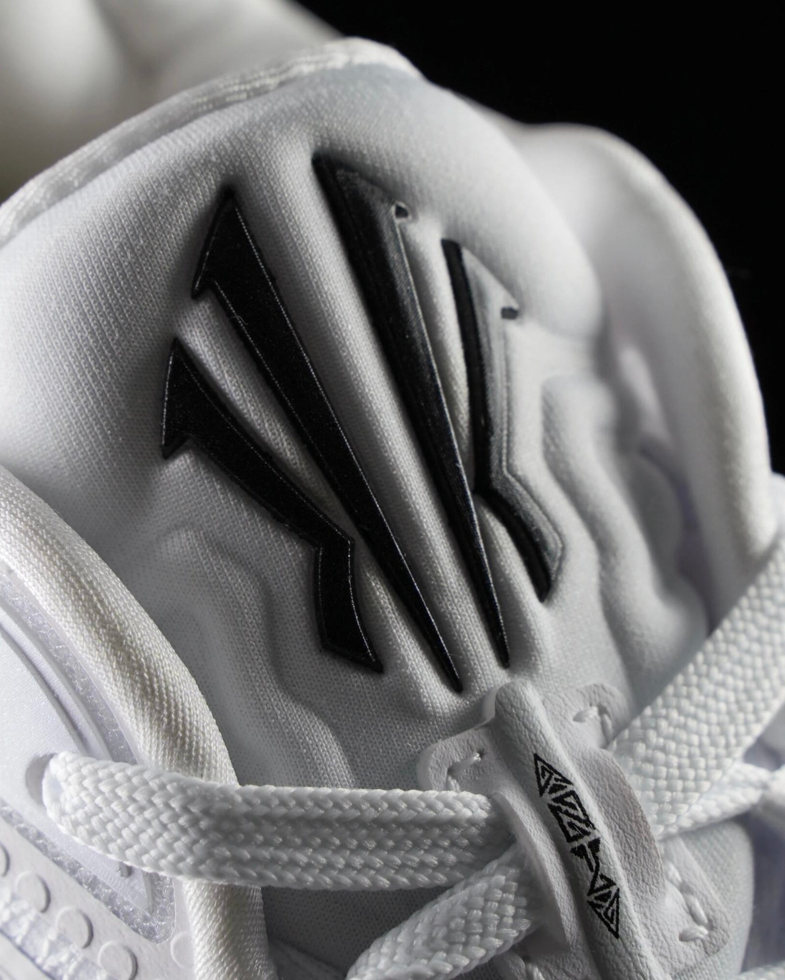 Sepatu Basket Anta x Kyrie Irving KAI 1 "Tai Ji".