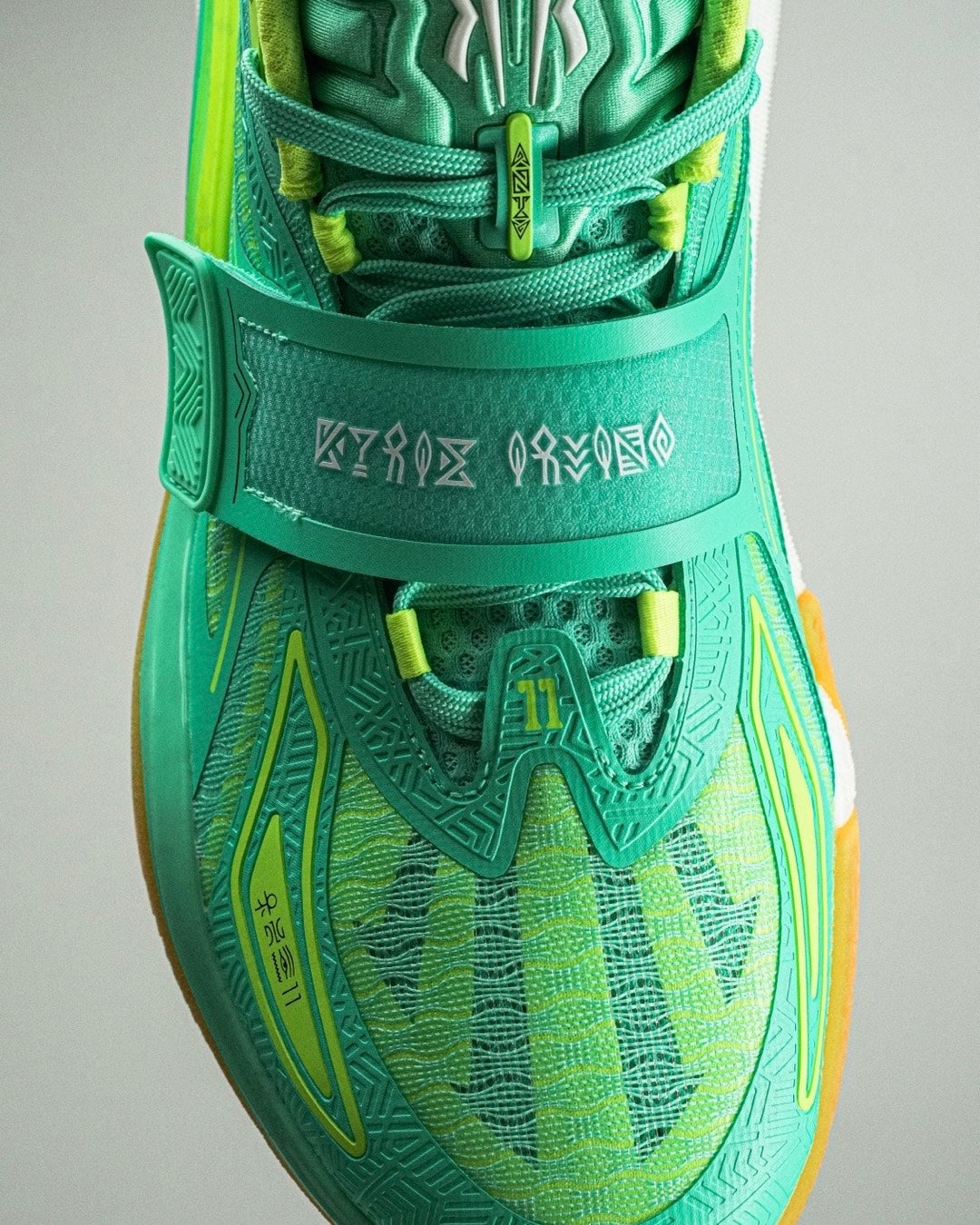Anta x Kyrie Irving KAI 1 "Green Grails" 安踏 欧文一代 篮球鞋 绿色圣杯