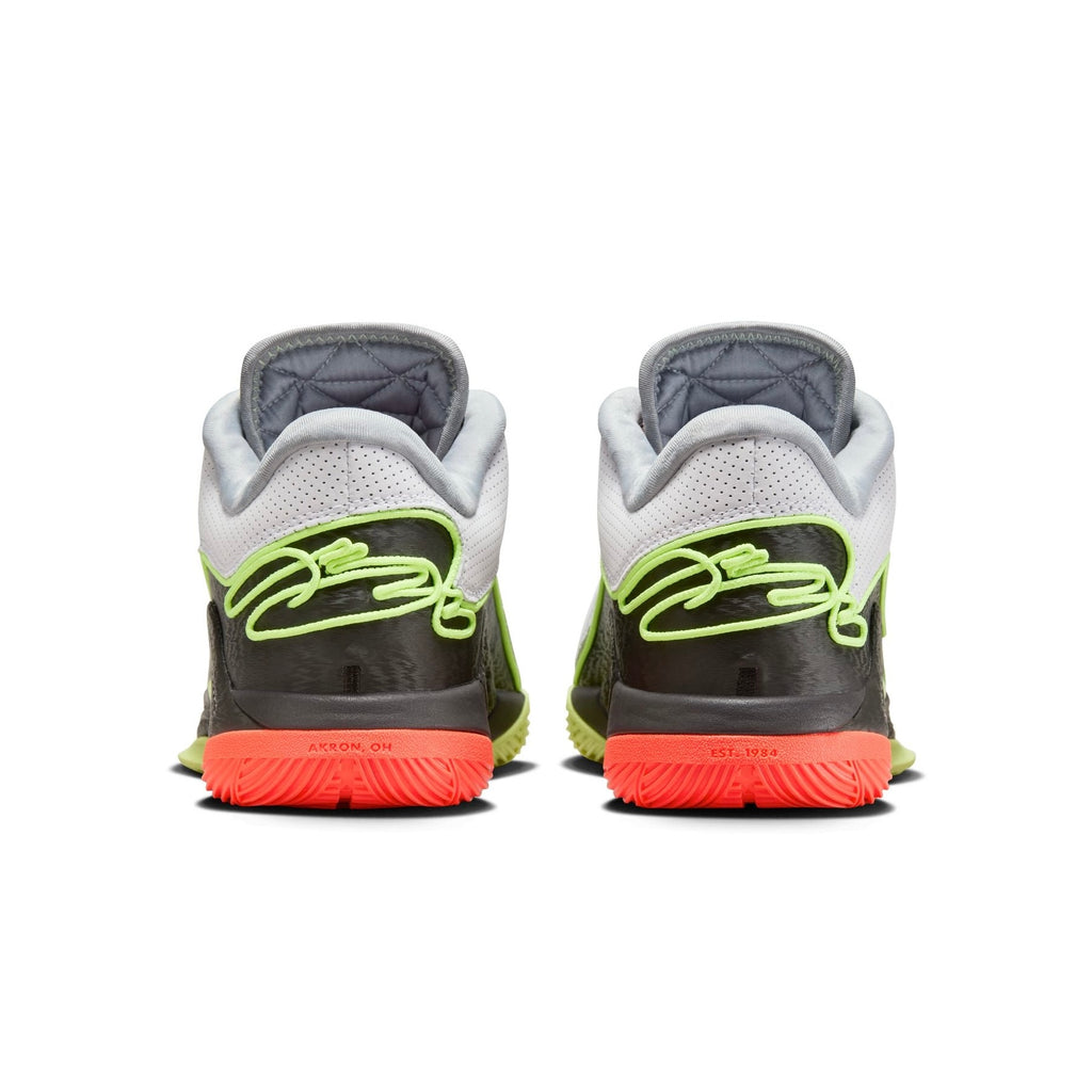Sepatu Basket Nike LeBron 22 EP "Crown Jewel" (Putih)
