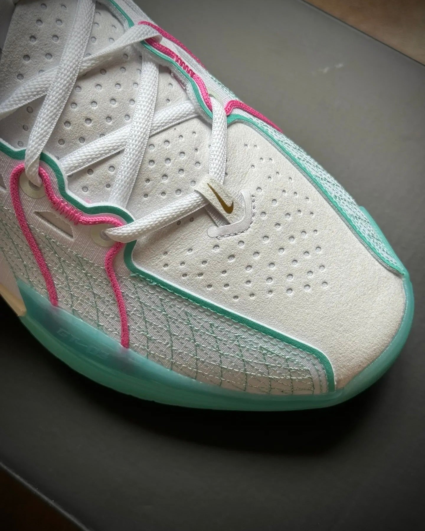 Sepatu Basket Nike Air Zoom GT Cut 3 "White Pink Teal" (Putih/Merah Muda/Hijau Teal)