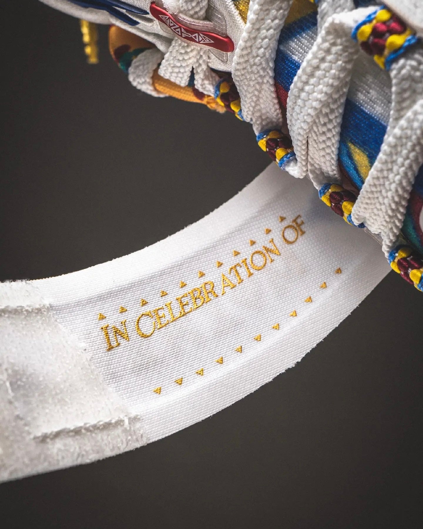 Anta x Kyrie Irving KAI 1 "Mother's Day" 安踏 欧文一代 篮球鞋 母亲节