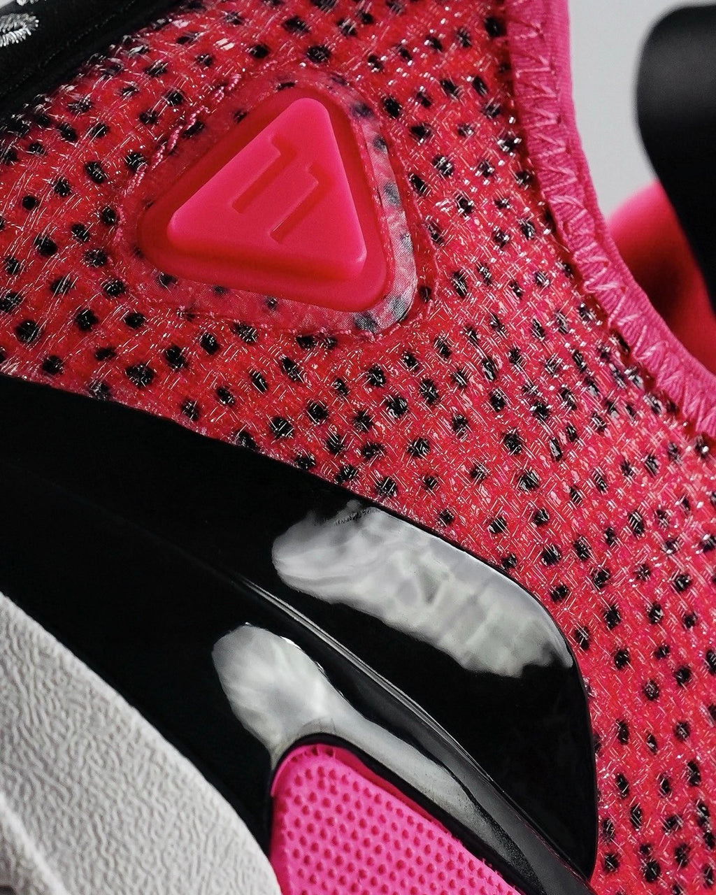 Anta Shock Wave 5 Pro "520" Black Pink 安踏 狂潮5 Pro 篮球鞋 520 粉黑