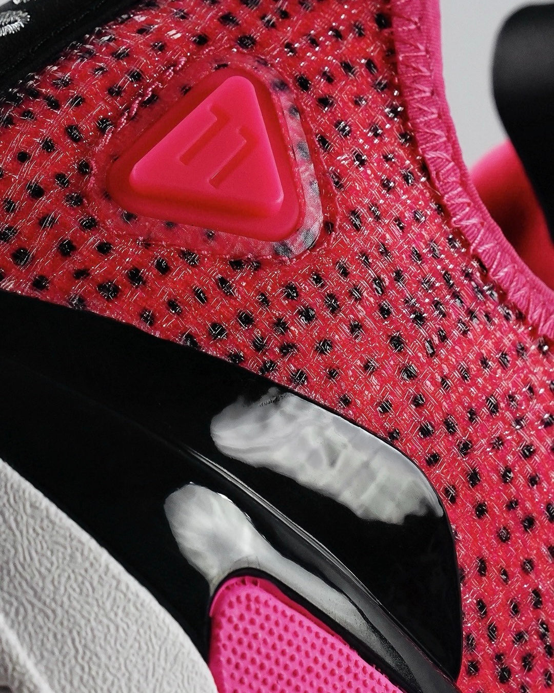 Anta Shock Wave 5 Pro "520" Black Pink 安踏 狂潮5 Pro 篮球鞋 520 粉黑
