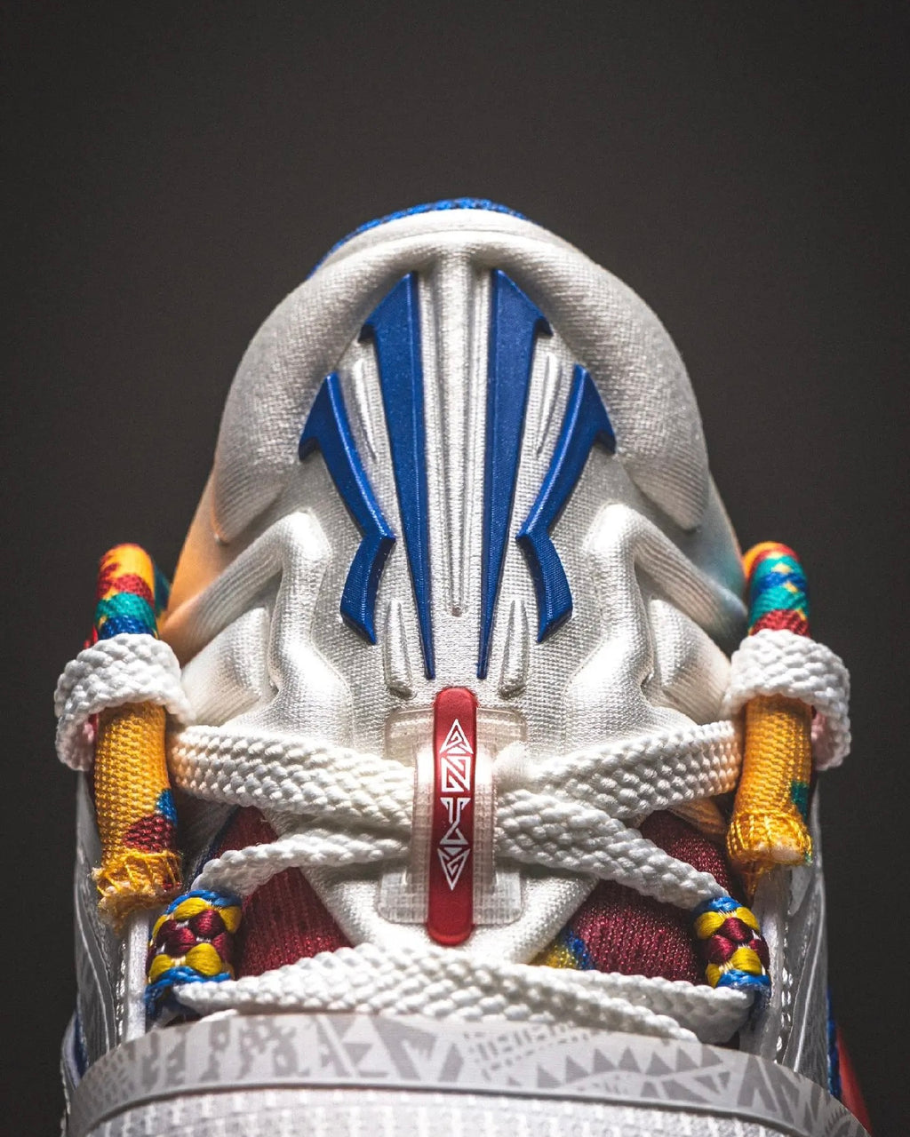 Anta x Kyrie Irving KAI 1 "Mother's Day" 安踏 欧文一代 篮球鞋 母亲节