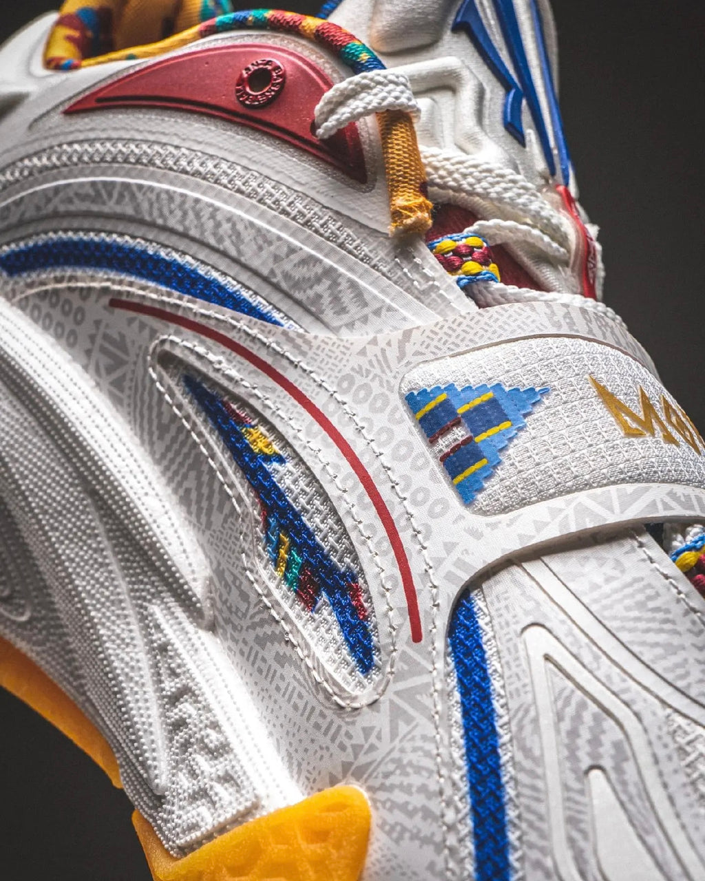 Anta x Kyrie Irving KAI 1 "Mother's Day" 安踏 欧文一代 篮球鞋 母亲节