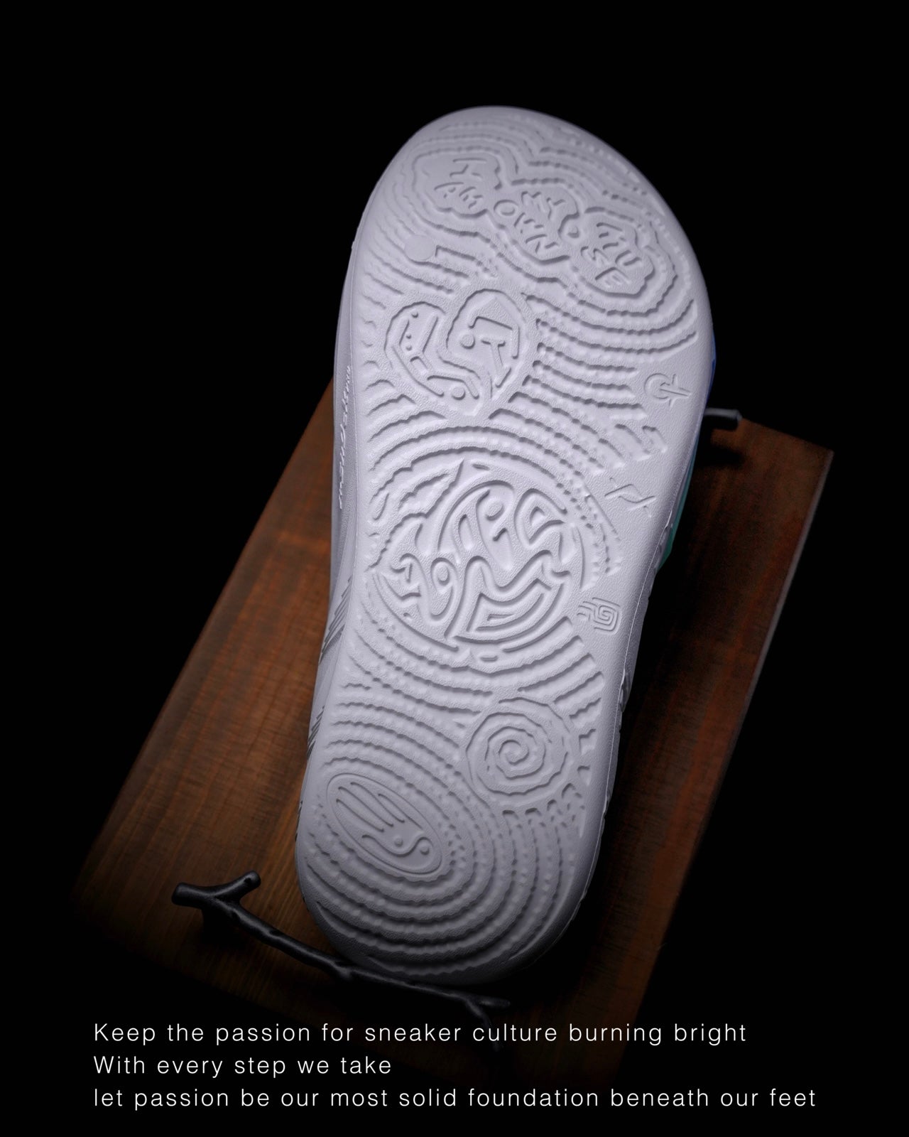 Anta KAI HéLà Slide 2 "White Blue" 安踏 欧文 拖鞋 白蓝绿