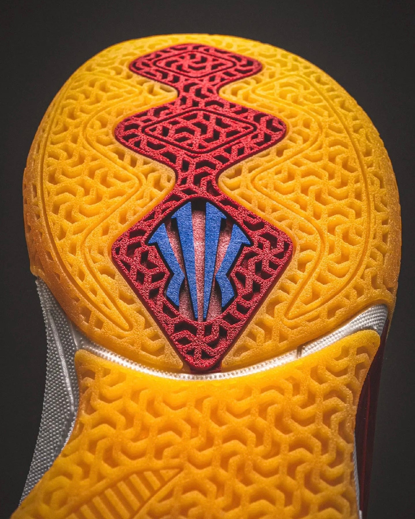 Anta x Kyrie Irving KAI 1 "Mother's Day" 安踏 欧文一代 篮球鞋 母亲节