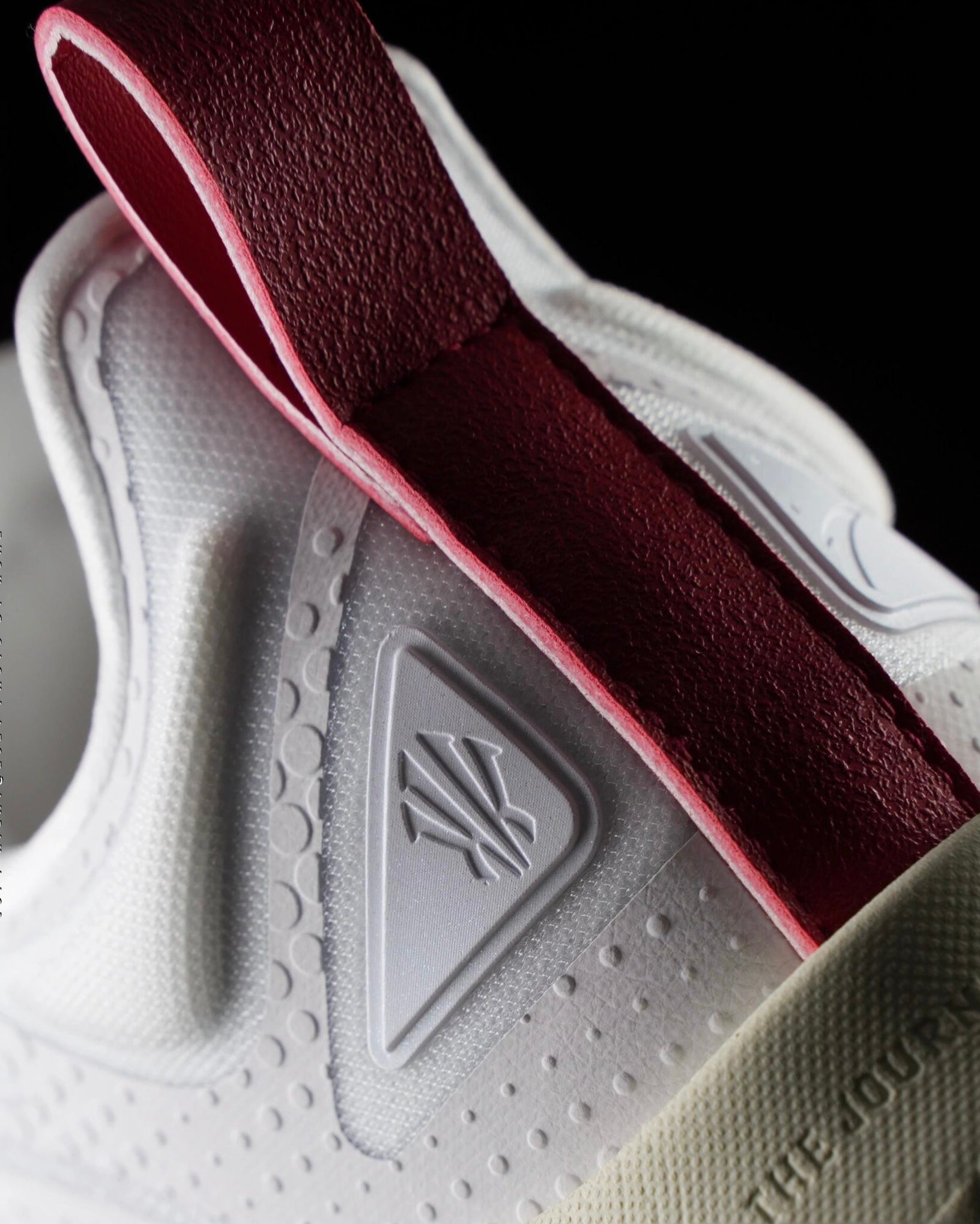Sepatu Basket Anta x Kyrie Irving KAI 1 "Tai Ji".