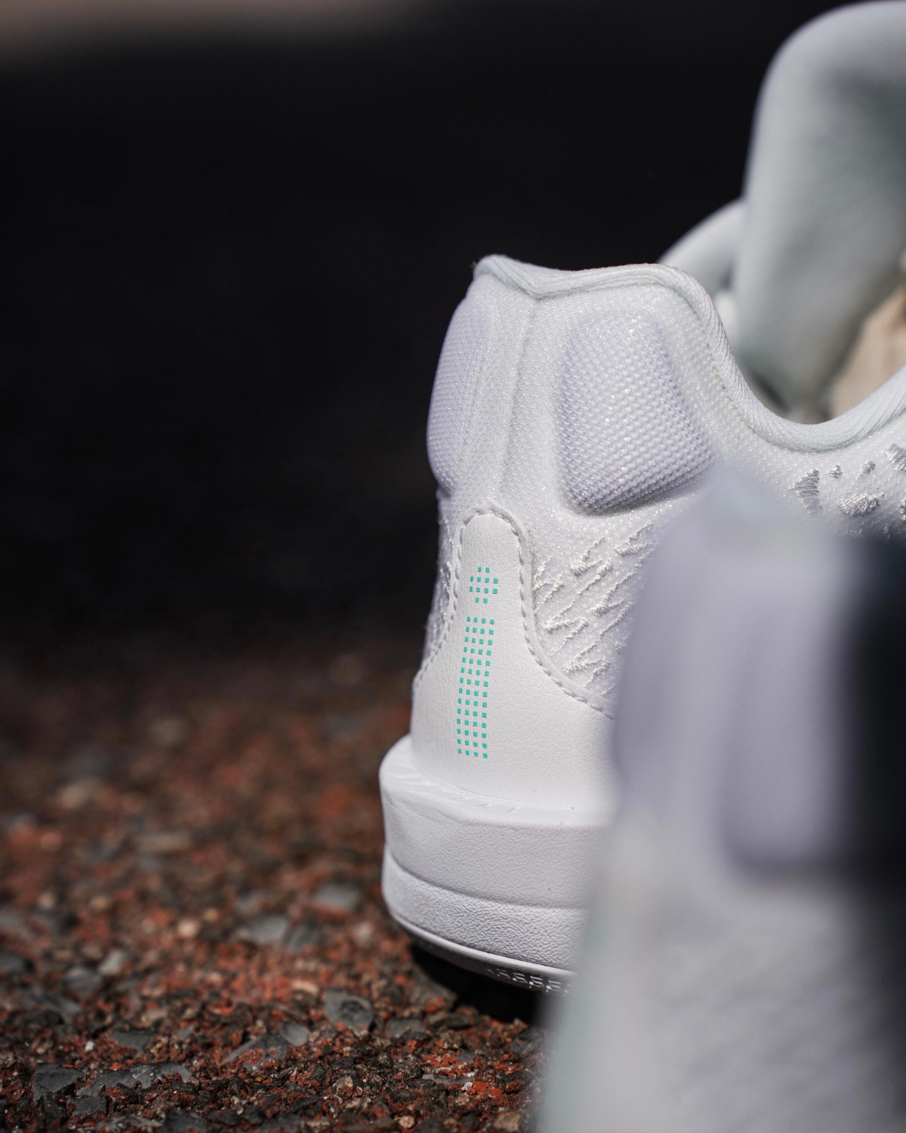 Nike Sabrina 2 "White Noise" 篮球鞋 白银色