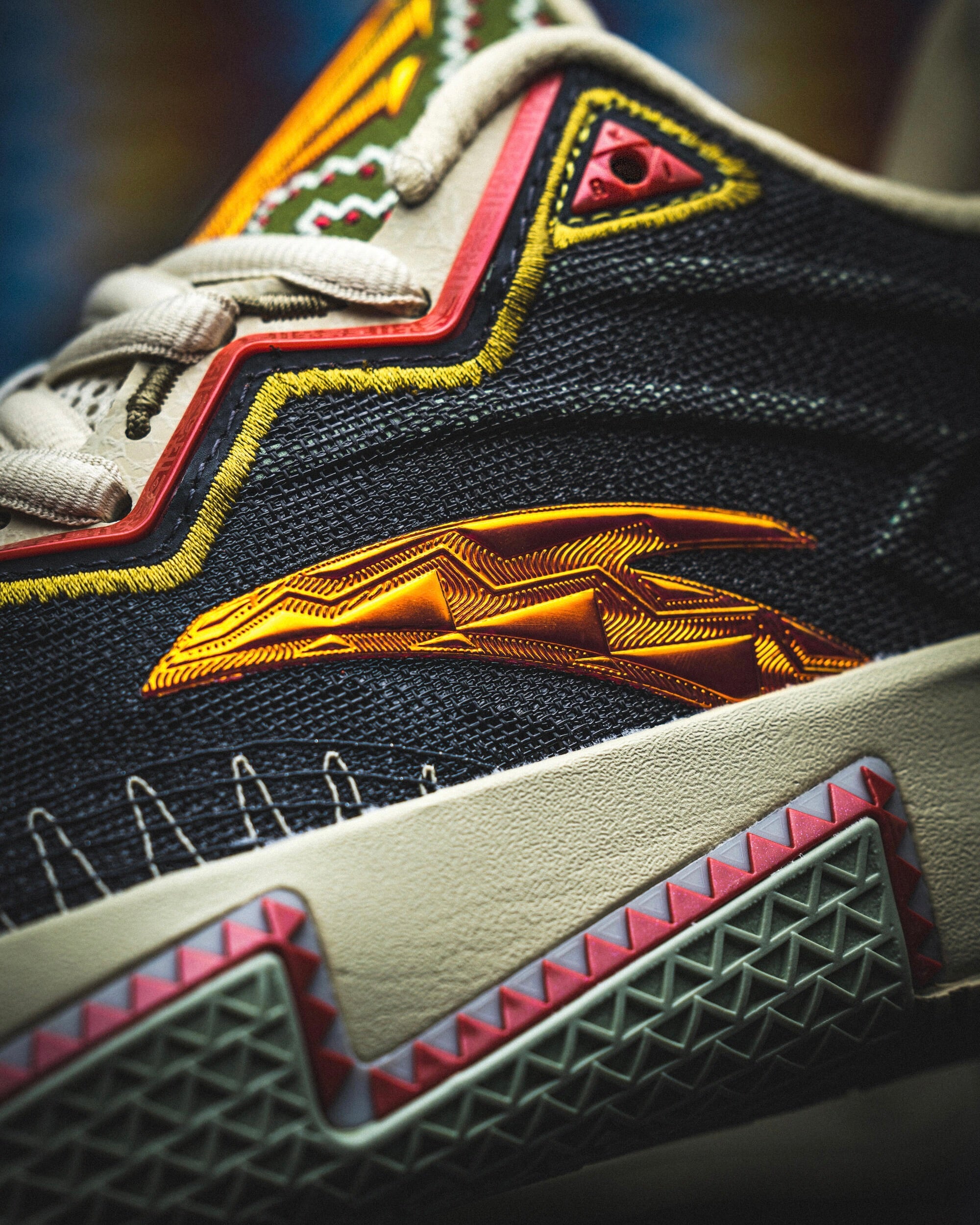 Anta x Kyrie Irving KAI 2 "Clutch" 安踏 欧文二代 篮球鞋 黑冰