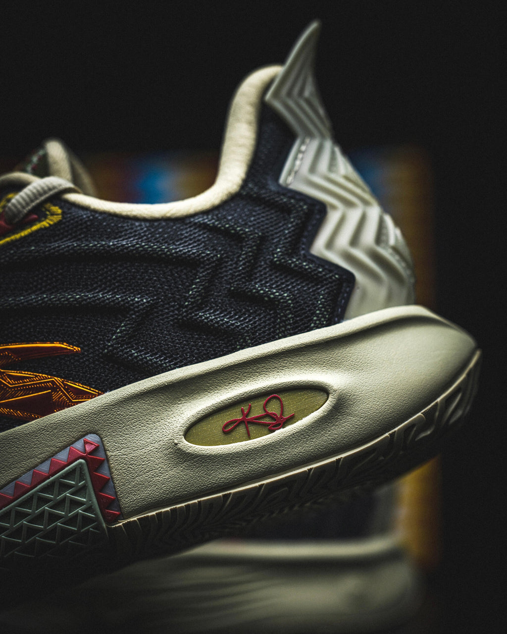 Anta x Kyrie Irving KAI 2 "Clutch" 安踏 欧文二代 篮球鞋 黑冰