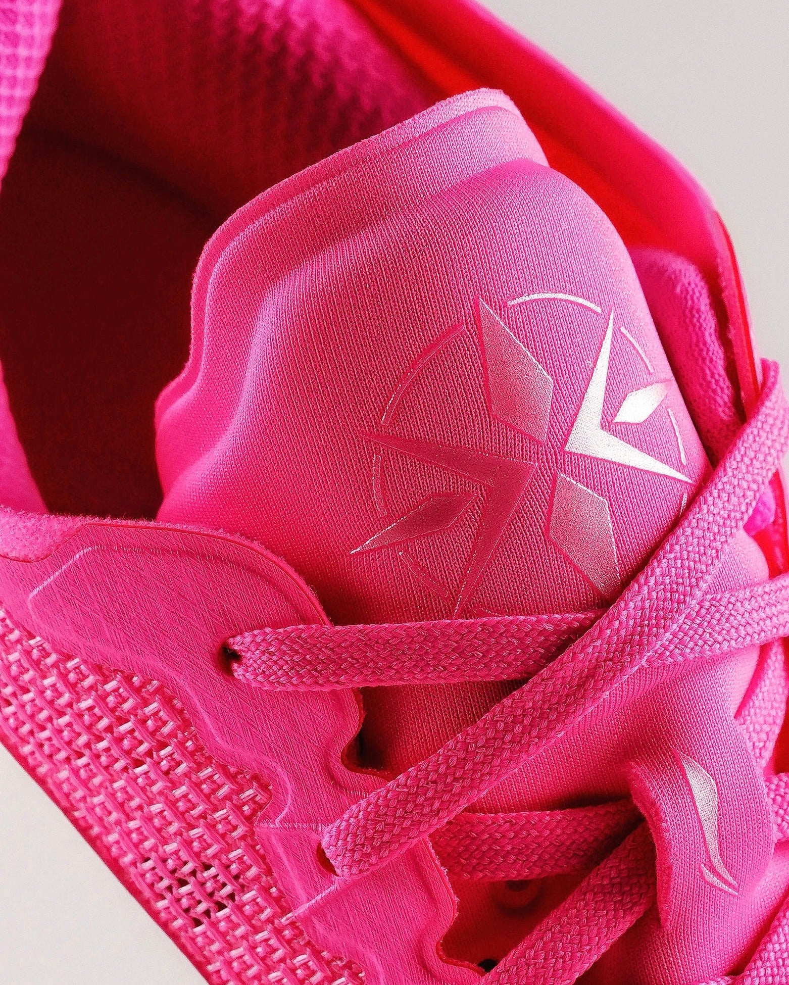 Li-Ning Liren 4 V2 "Pure Pink" 李宁 利刃4 V2 篮球鞋 荧光耀粉