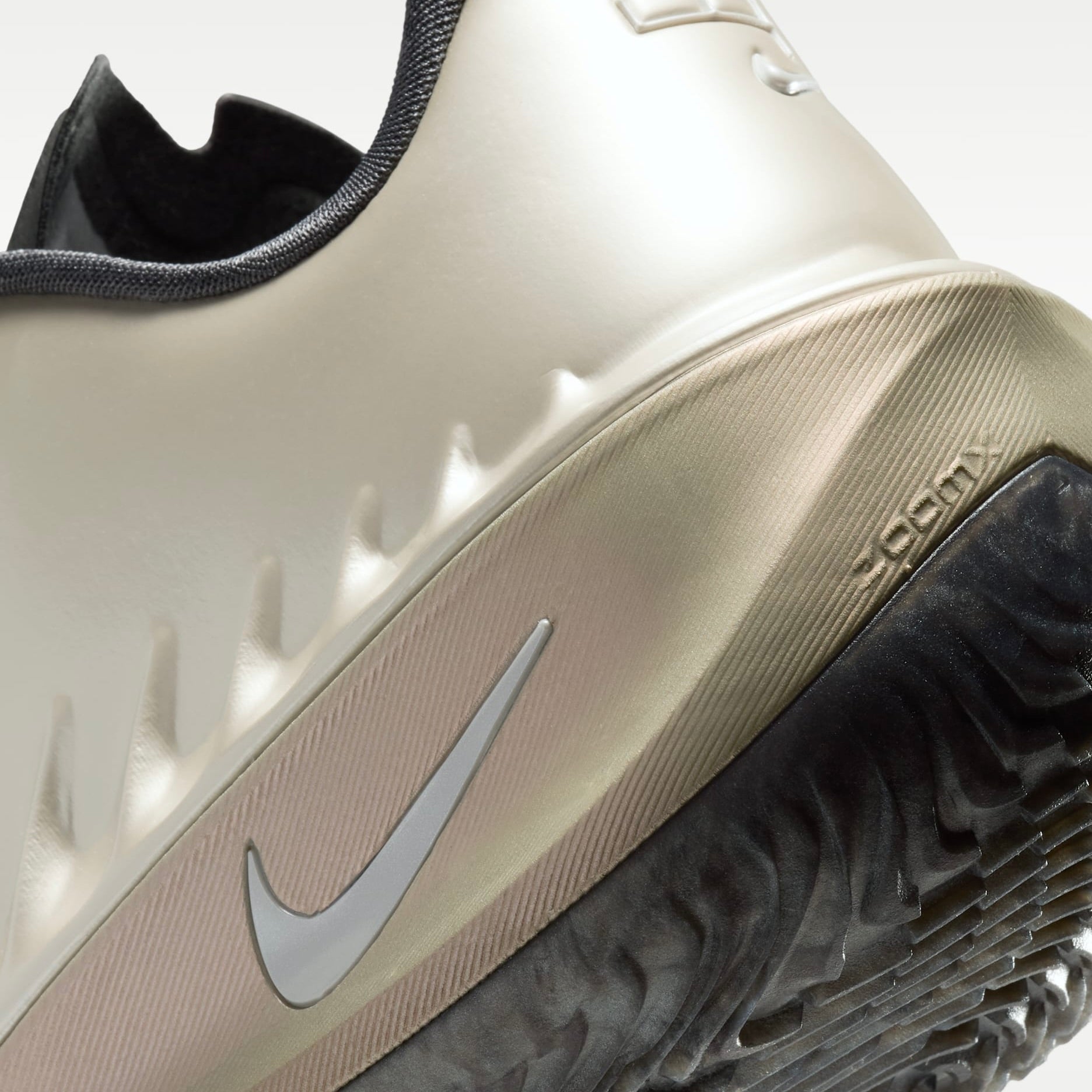 Nike Air Zoom G.T. Cut 4 "Rob Dillingham" 篮球鞋 金属银/米色