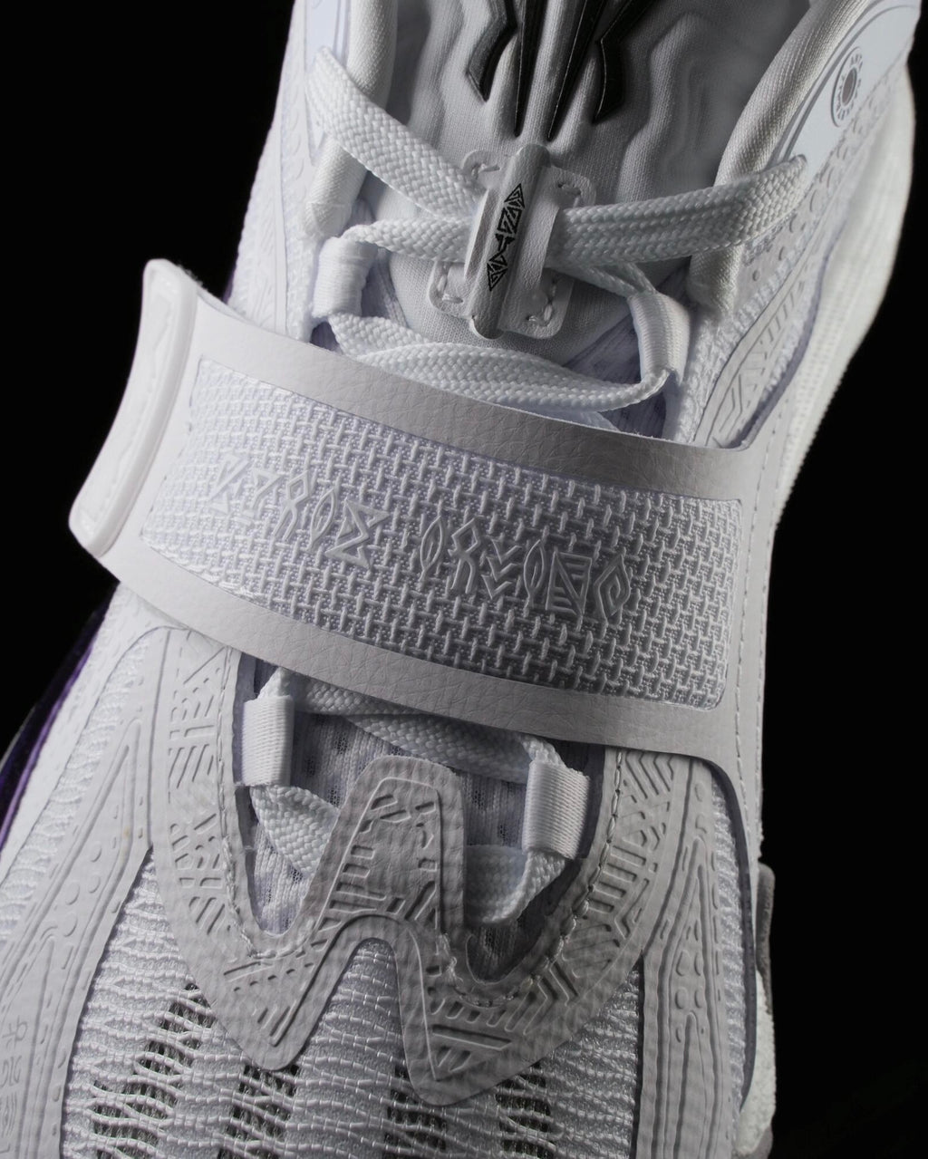 Sepatu Basket Anta x Kyrie Irving KAI 1 "Tai Ji".