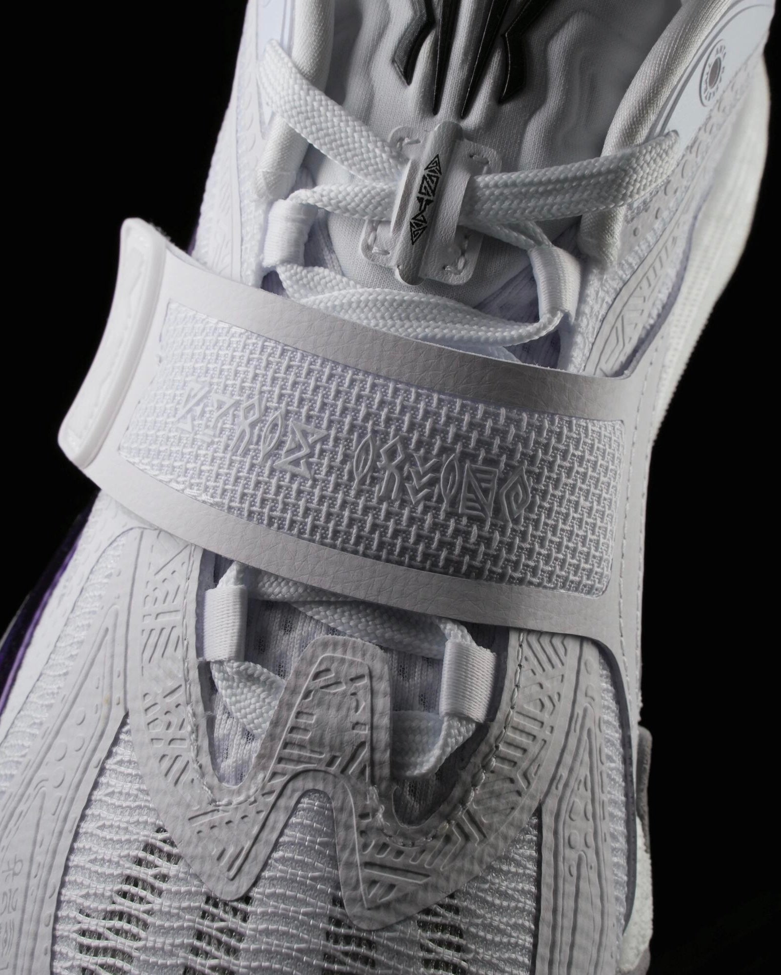 Sepatu Basket Anta x Kyrie Irving KAI 1 "Tai Ji".