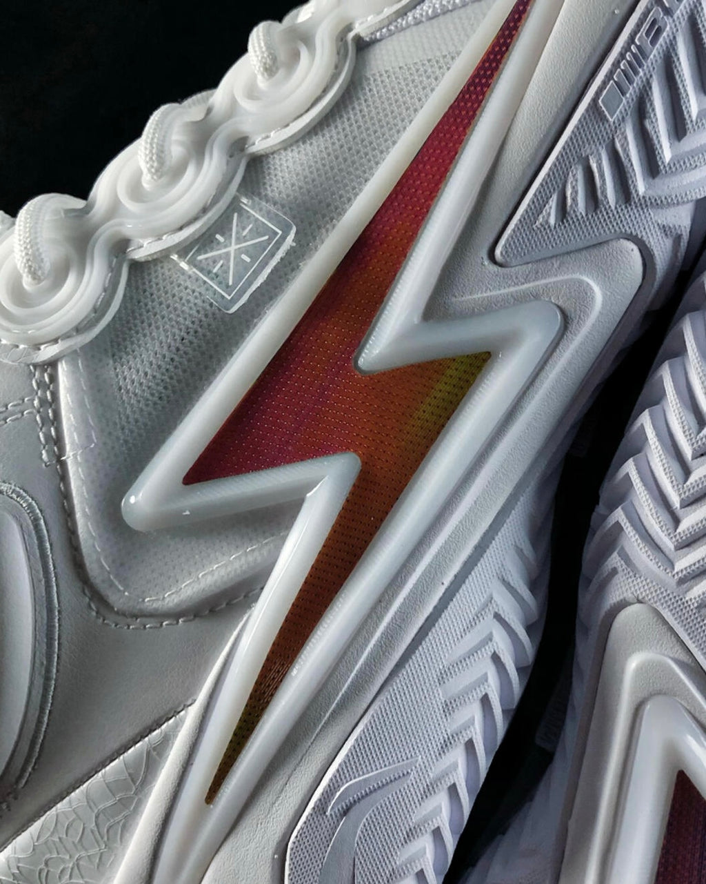 Li-Ning Wade Son of Flash "White Hot" 李宁 韦德之道 闪电之子 篮球鞋 白热/标准白