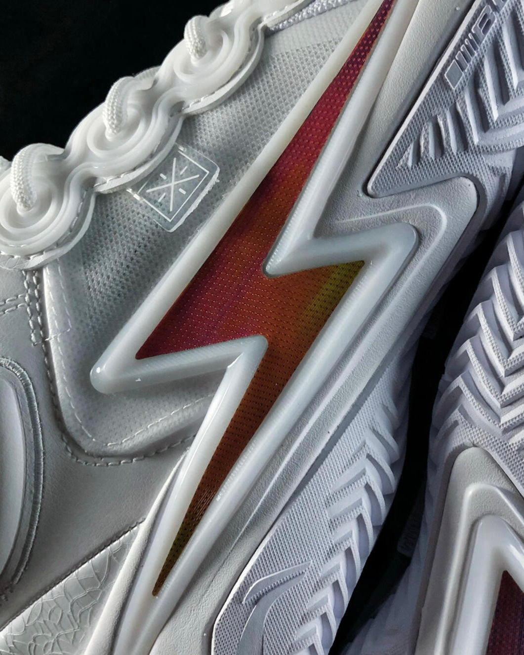 Li-Ning Wade Son of Flash "White Hot" 李宁 韦德之道 闪电之子 篮球鞋 白热/标准白